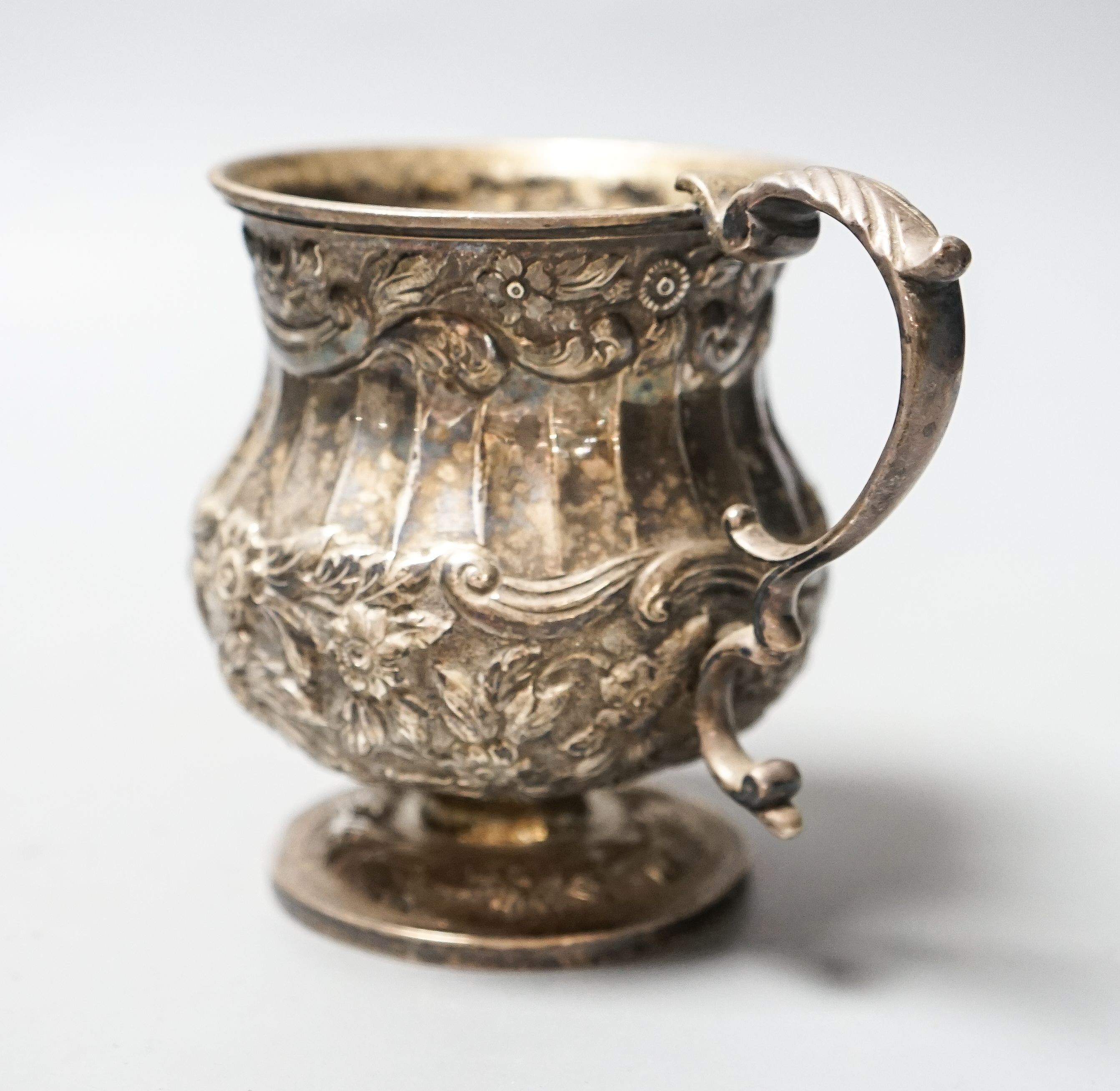 A George IV embossed silver christening mug, London, 1825, height 95mm, 206 grams.